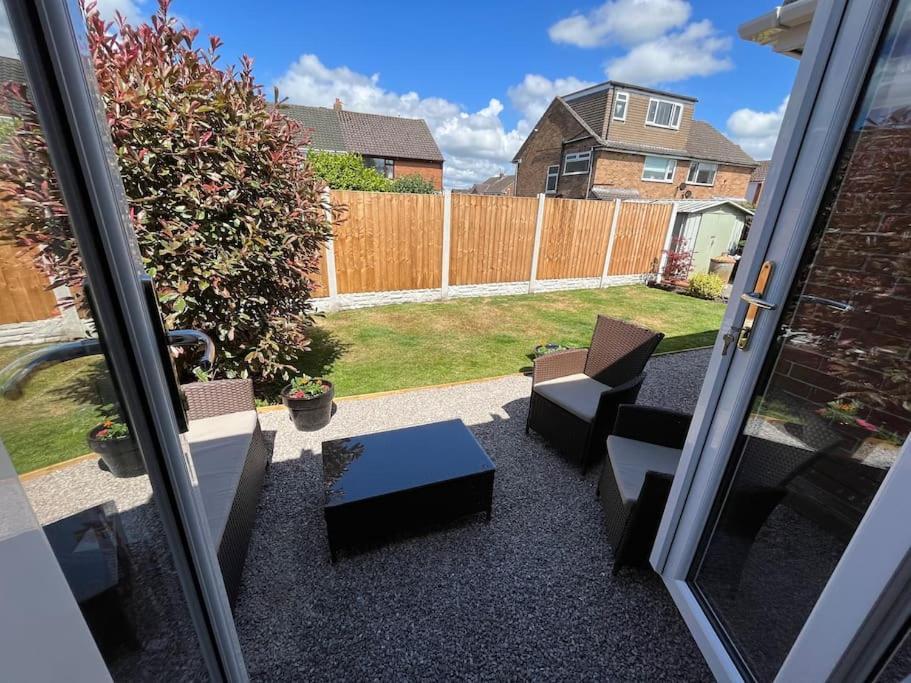 Idyllic Bungalow, Ideal Location In West Lancashire Burscough Dış mekan fotoğraf