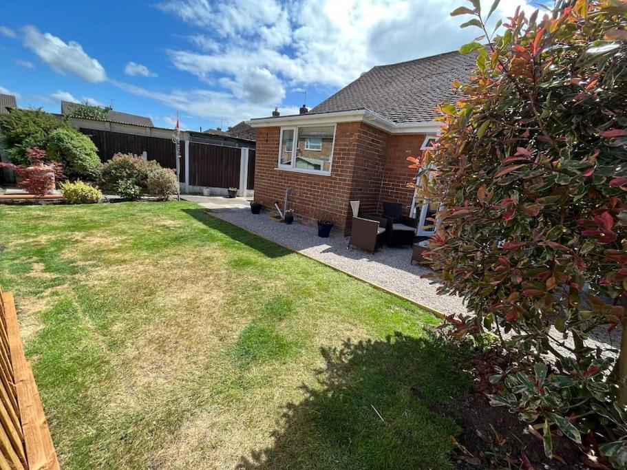Idyllic Bungalow, Ideal Location In West Lancashire Burscough Dış mekan fotoğraf